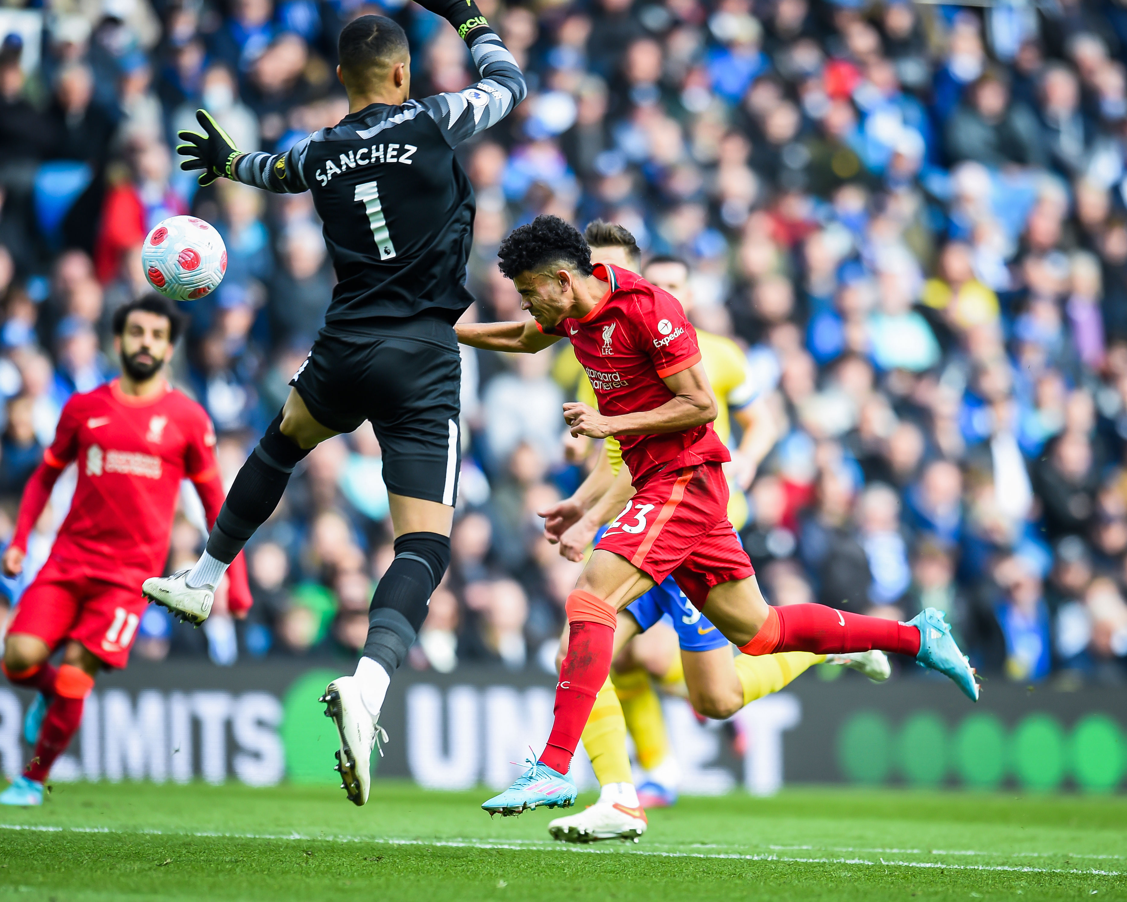 包含里程碑夜亚特兰大豪取连胜，法甲赛后刷纪录，悬念犹存，阵容厚度经受考验的词条