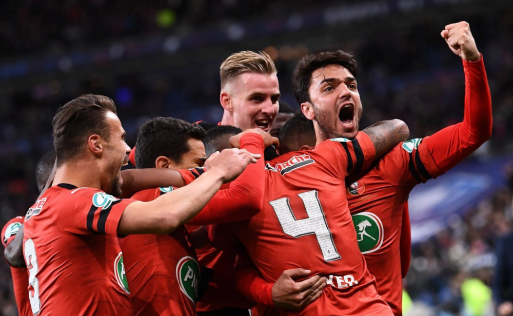 包含里程碑夜亚特兰大豪取连胜，法甲赛后刷纪录，悬念犹存，阵容厚度经受考验的词条